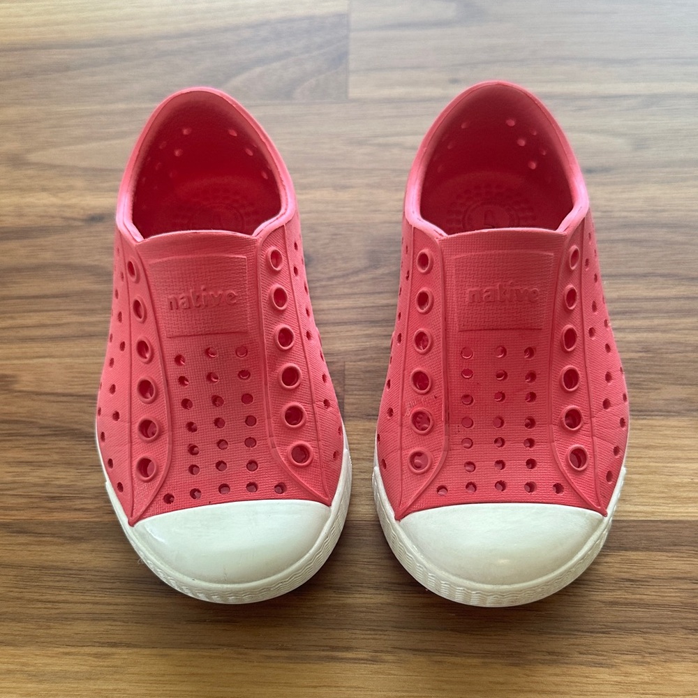 Native Kids Coral Slip-On Sneakers